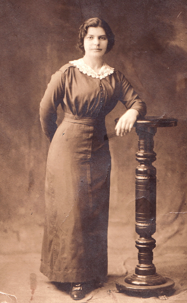 Bessie in America, about 1908